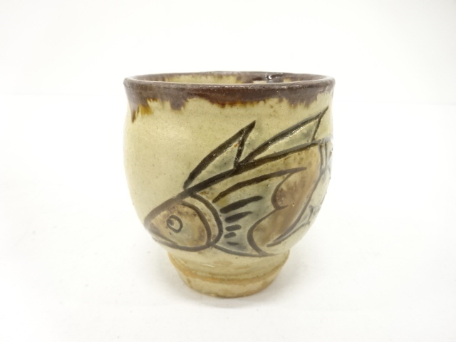  壺屋焼　人間国宝　金城次郎造　魚文　湯呑